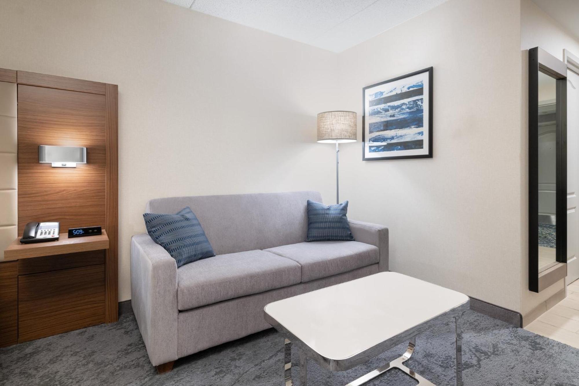 Holiday Inn Express & Suites Boston - Cambridge By Ihg Экстерьер фото